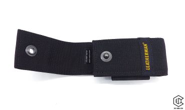 Preview: Leatherman Holster Schwarz mit gelber Schrift geöffnet